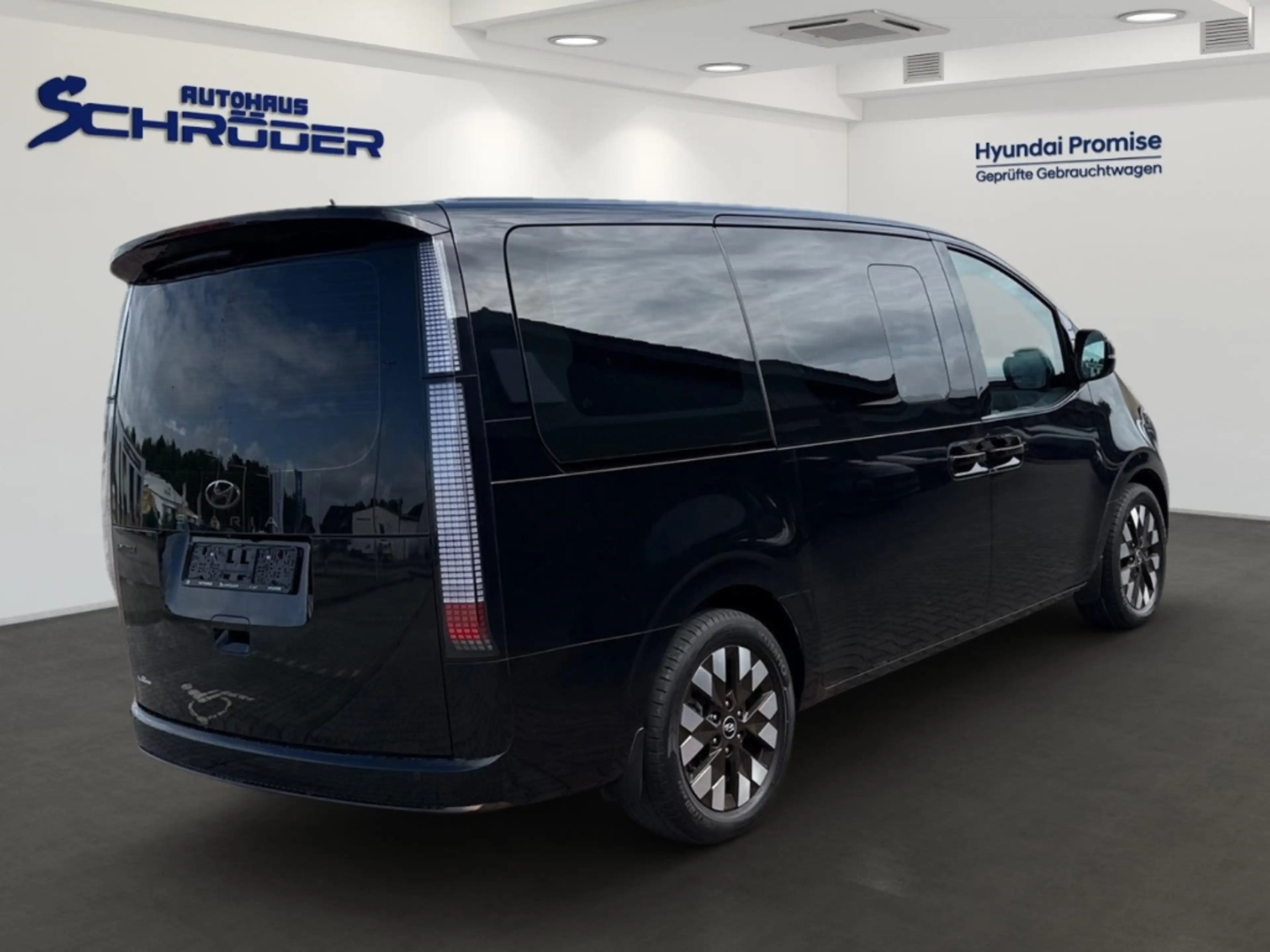 Hyundai STARIA Signature 2.2 CRDi 7-Sitzer BOSE+AHK+360°CAM — photo 3