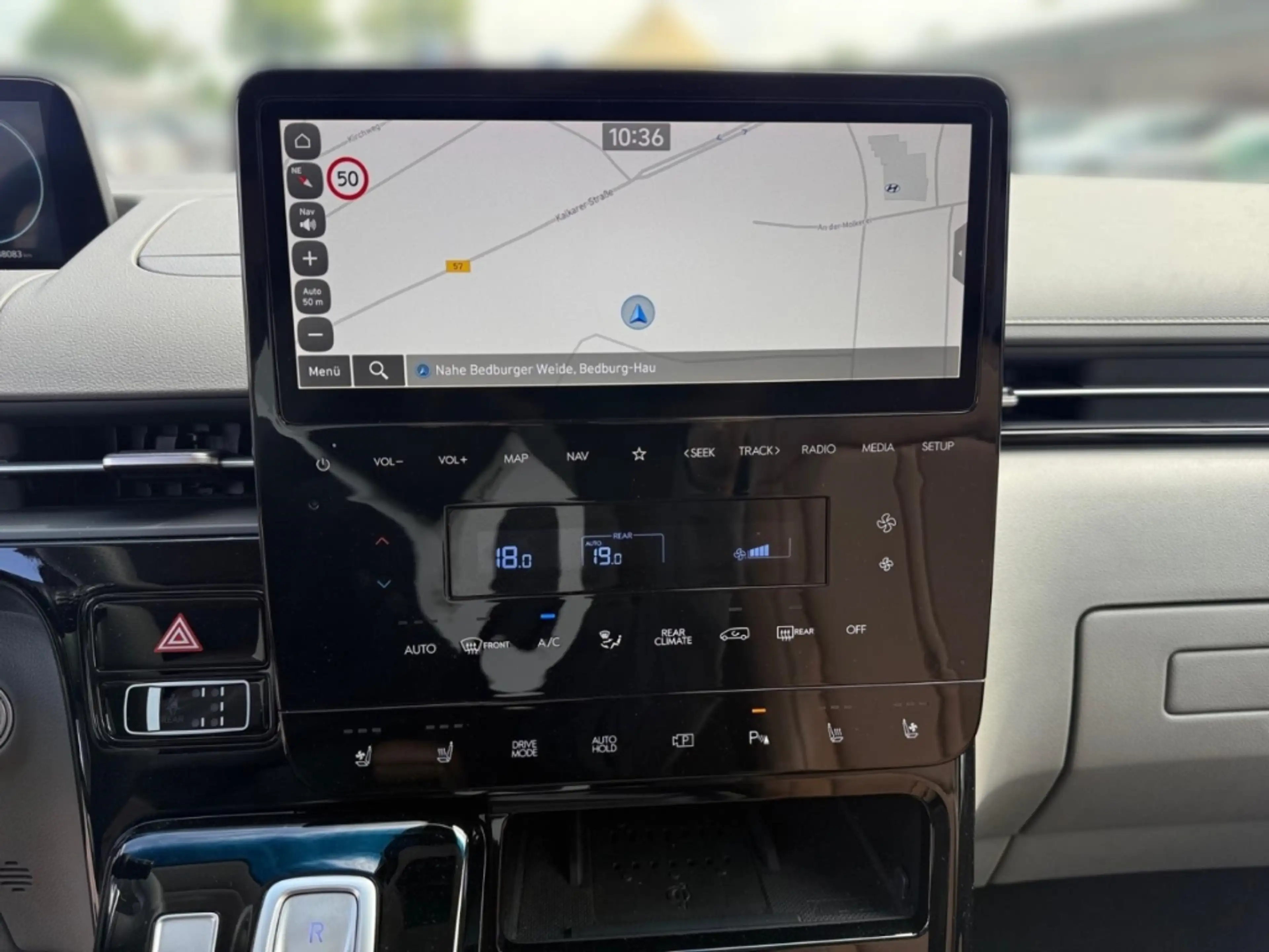 Hyundai STARIA Signature 2.2 CRDi 7-Sitzer BOSE+AHK+360°CAM — photo 8