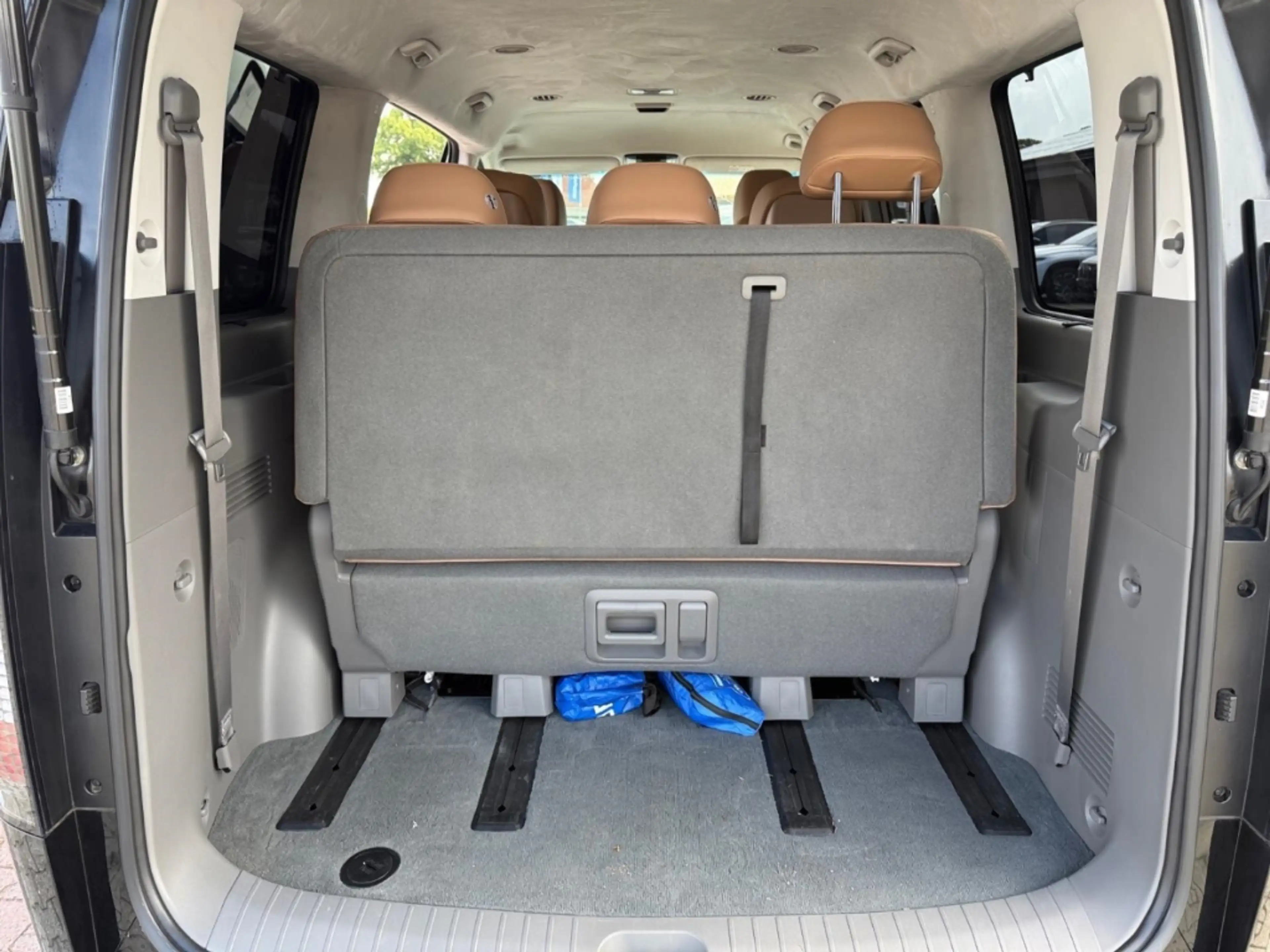 Hyundai STARIA Signature 2.2 CRDi 7-Sitzer BOSE+AHK+360°CAM — photo 11
