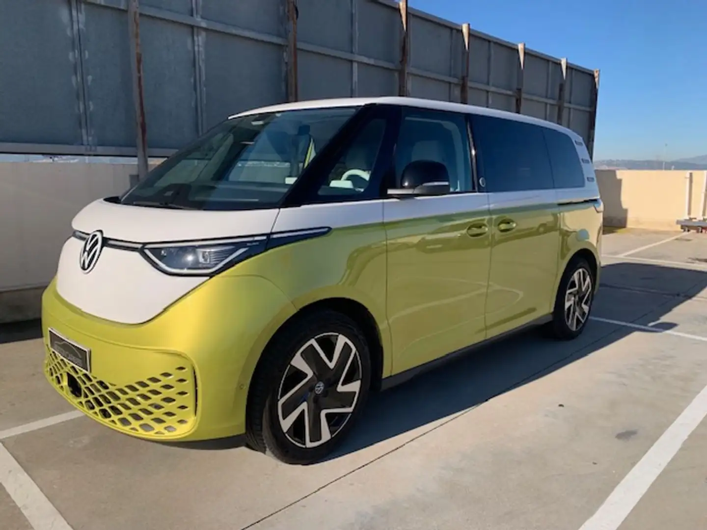 Volkswagen ID. Buzz pro 150kw 204cv žuta - 1