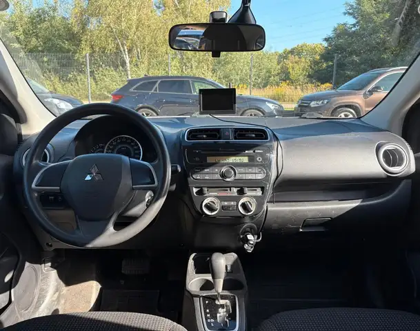 Mitsubishi Space Star view 9