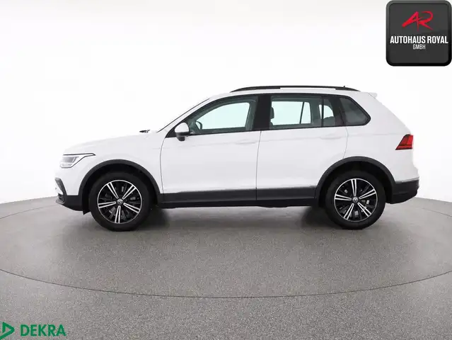 Volkswagen Tiguan view 2