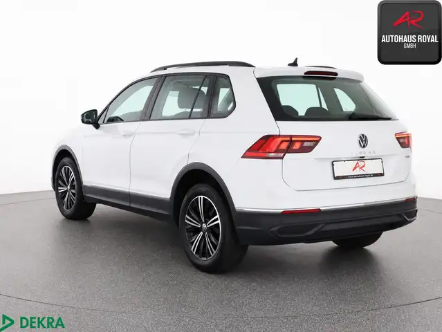 Volkswagen Tiguan view 3