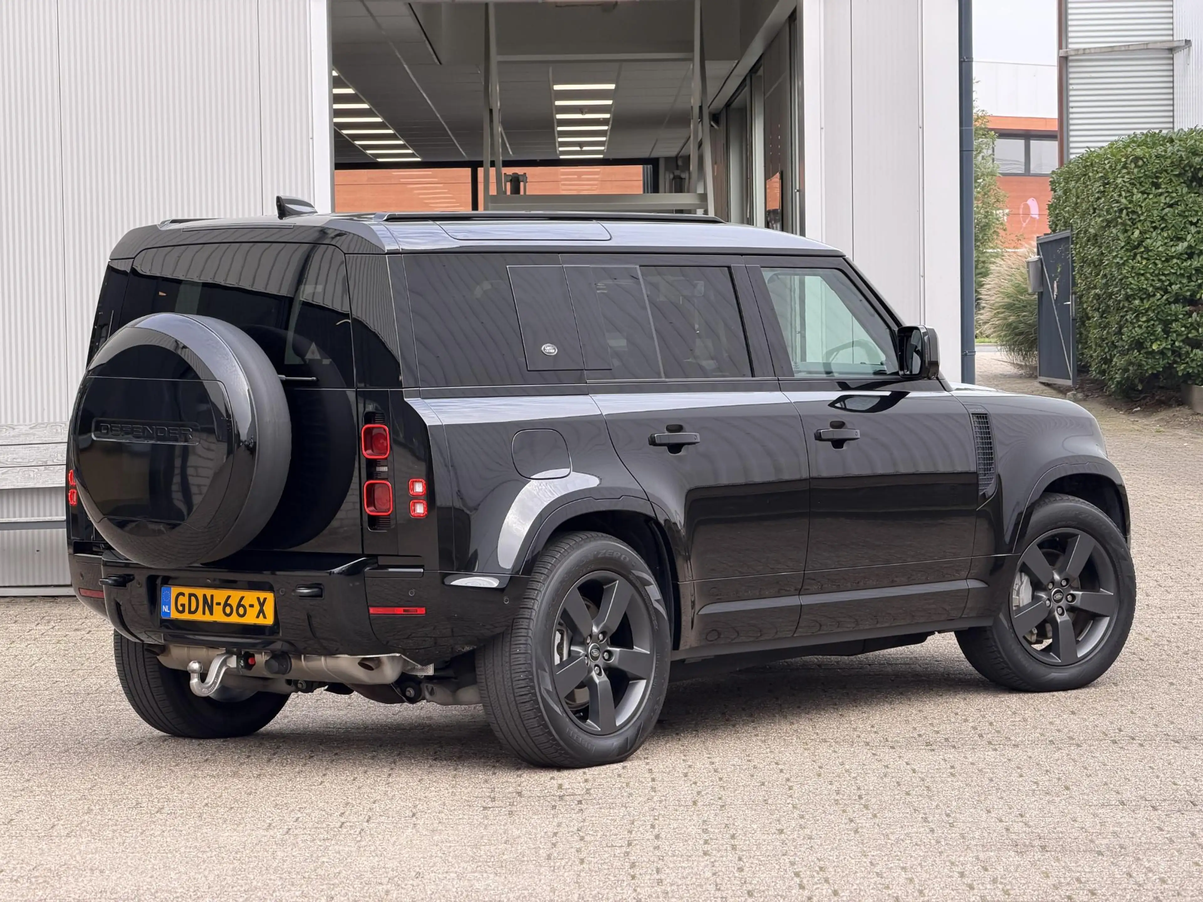 Land Rover Defender 110 2.0 P400e 110 X-Dynamic HSE | NL-Auto/6-pers./ — photo 2