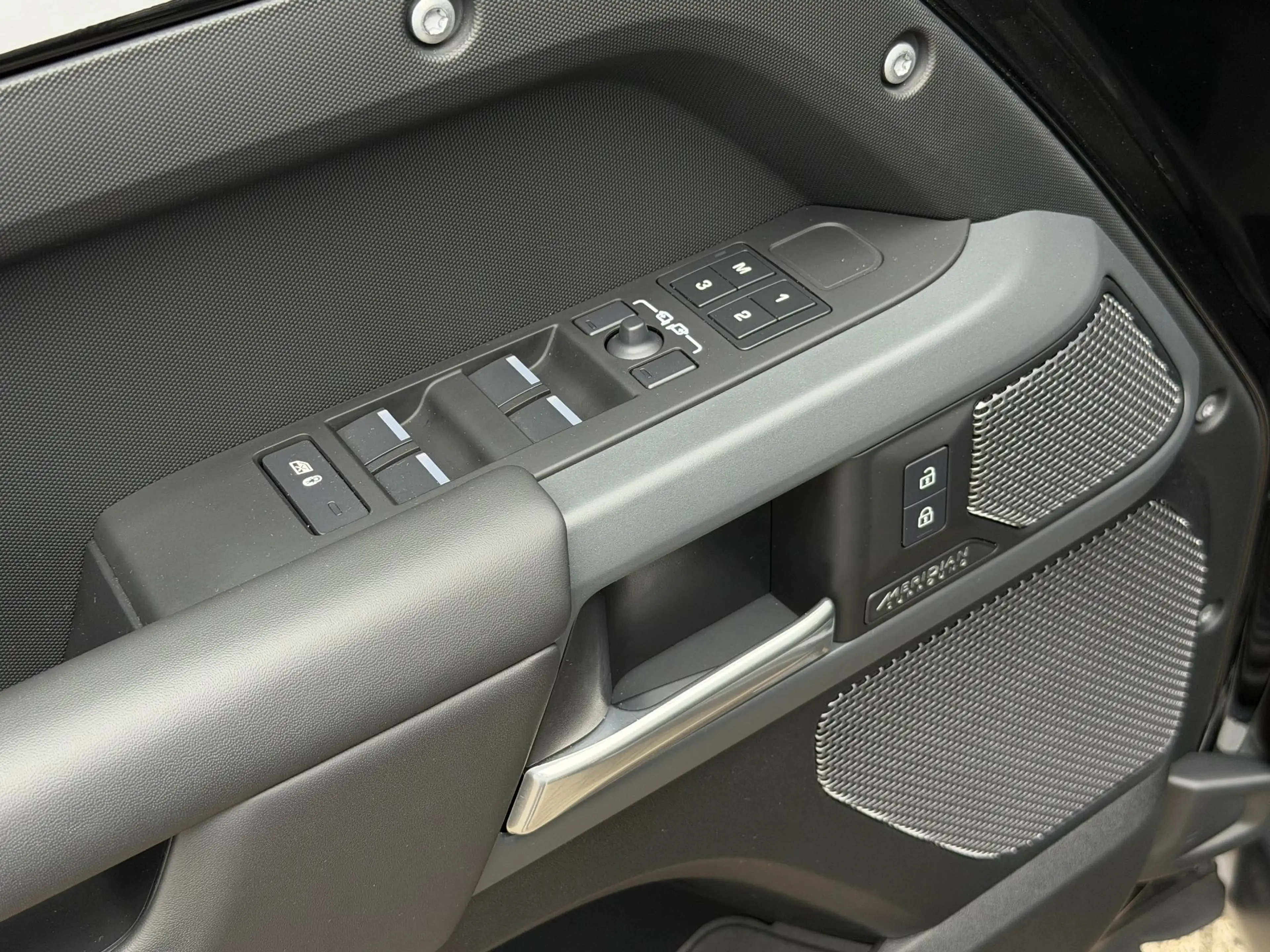 Land Rover Defender 110 2.0 P400e 110 X-Dynamic HSE | NL-Auto/6-pers./ — photo 11