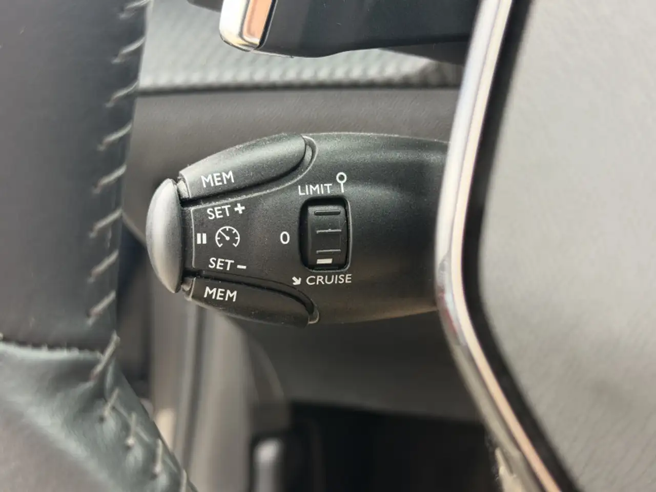 Peugeot 208 208 — photo 14