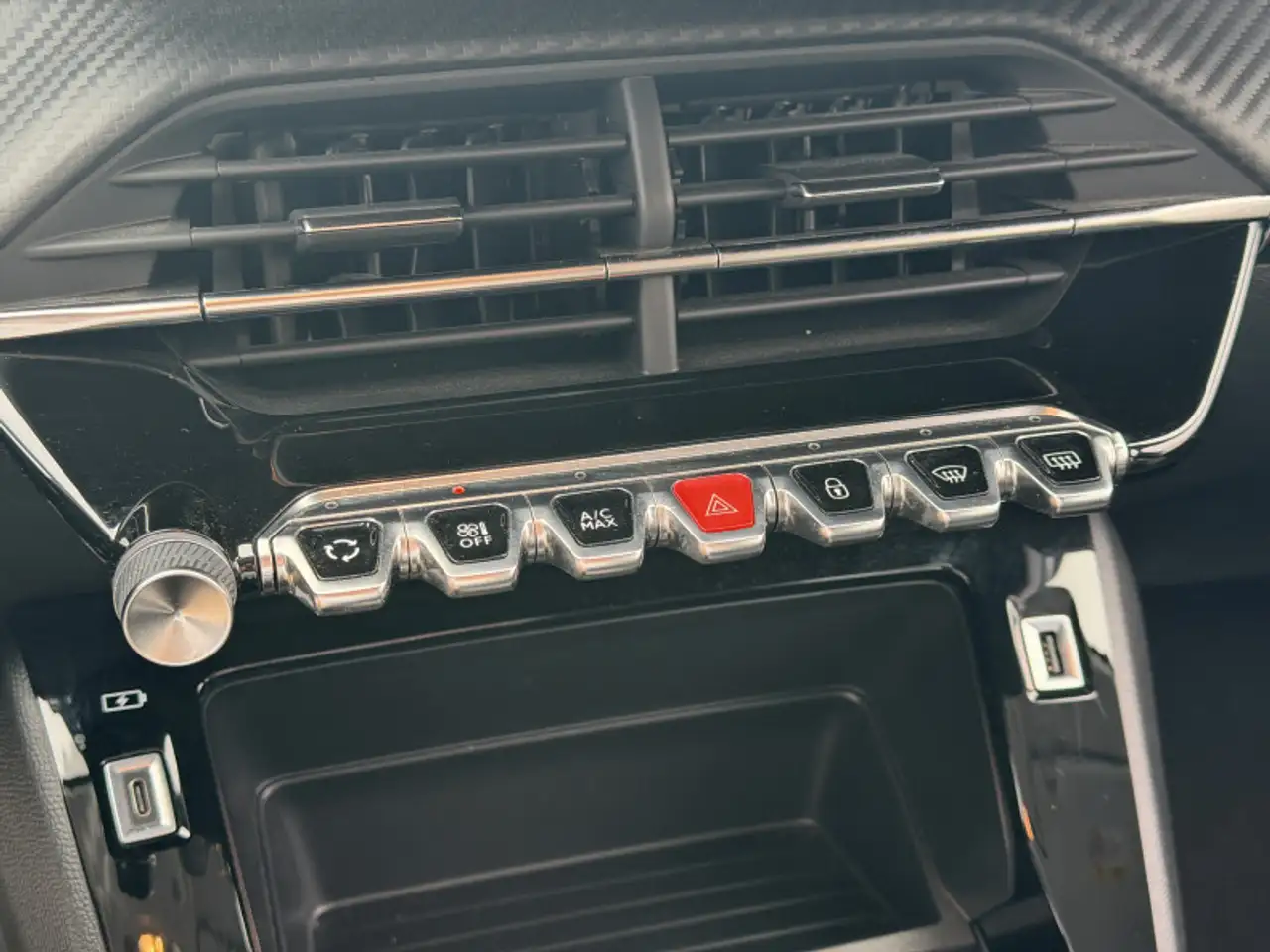Peugeot 208 208 — photo 13