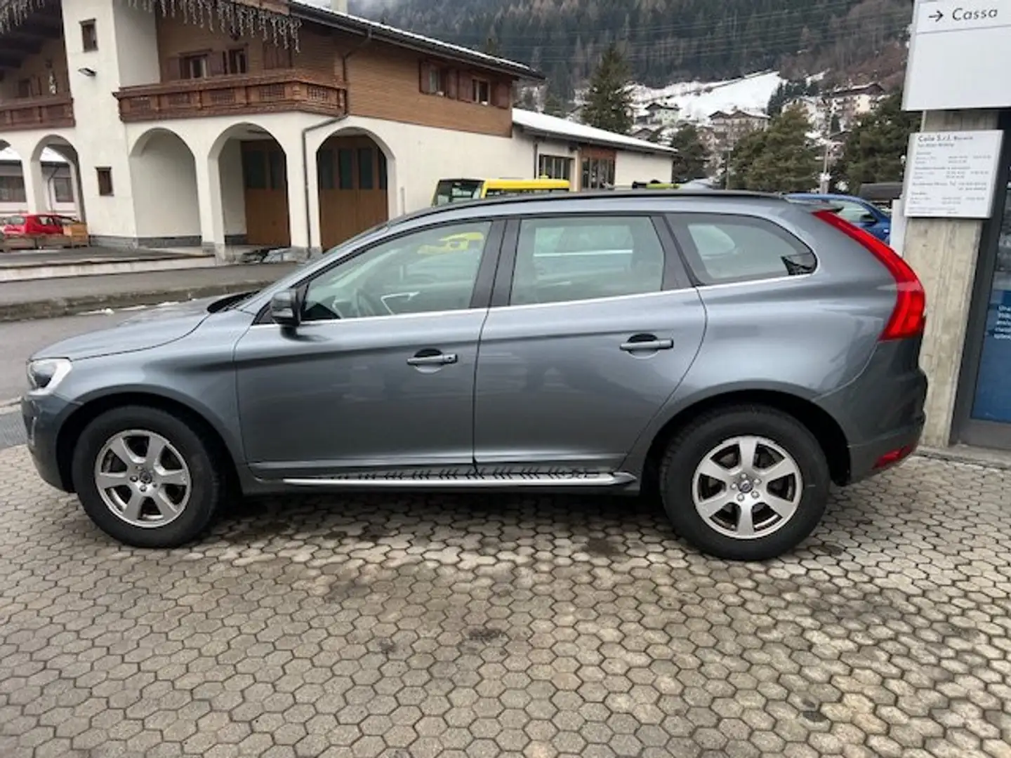 Volvo XC60 AWD GEARTRONIC MOTORE NUOVO Blu/Azzurro - 2