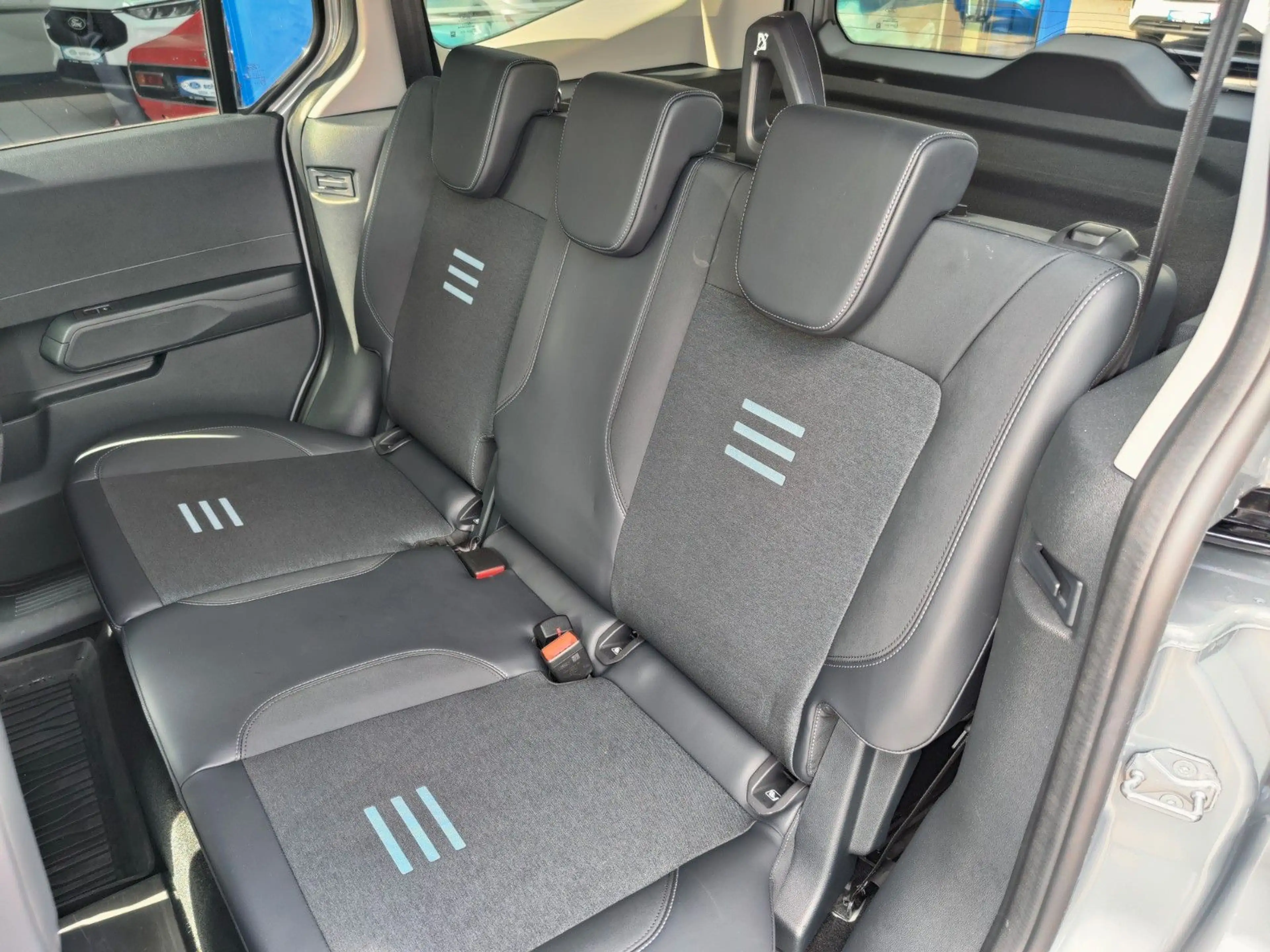 Ford Tourneo Courier Active Automatik — photo 10