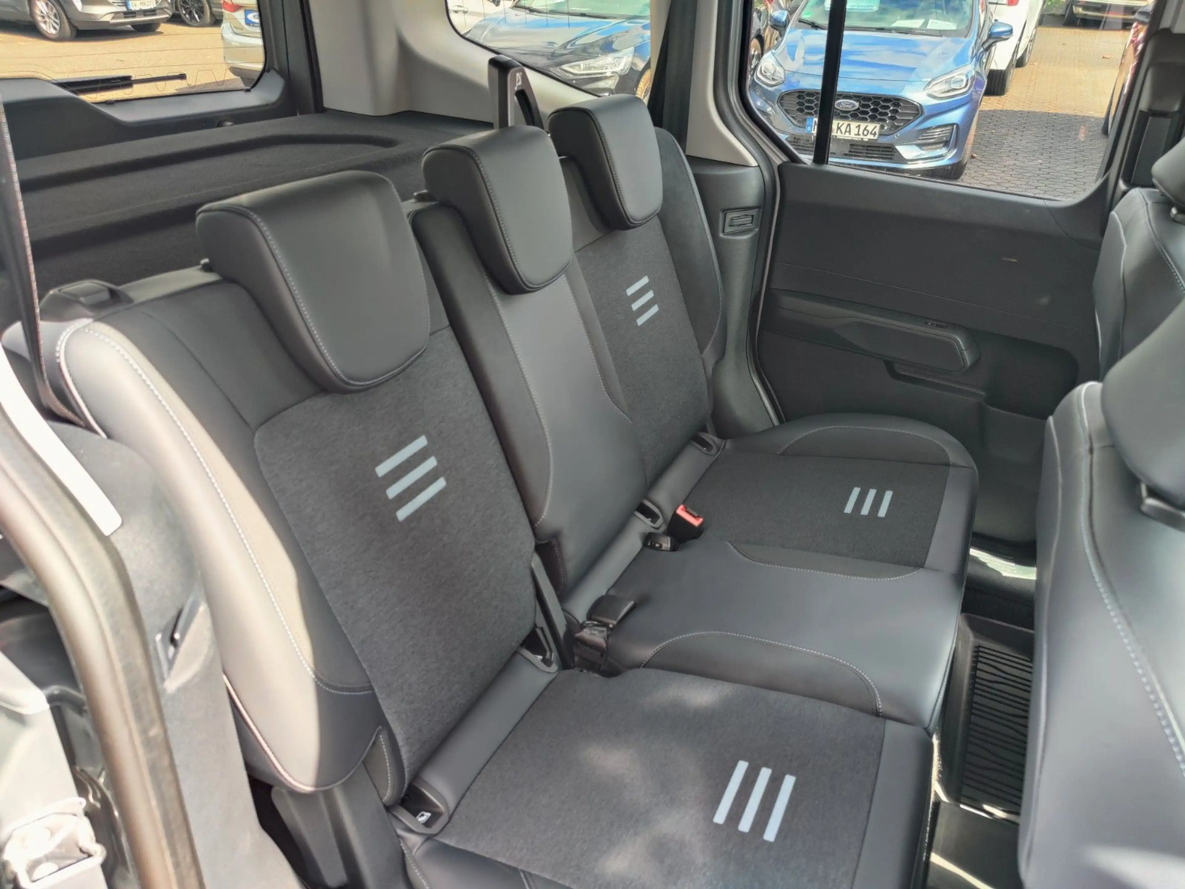 Ford Tourneo Courier Active Automatik — photo 9