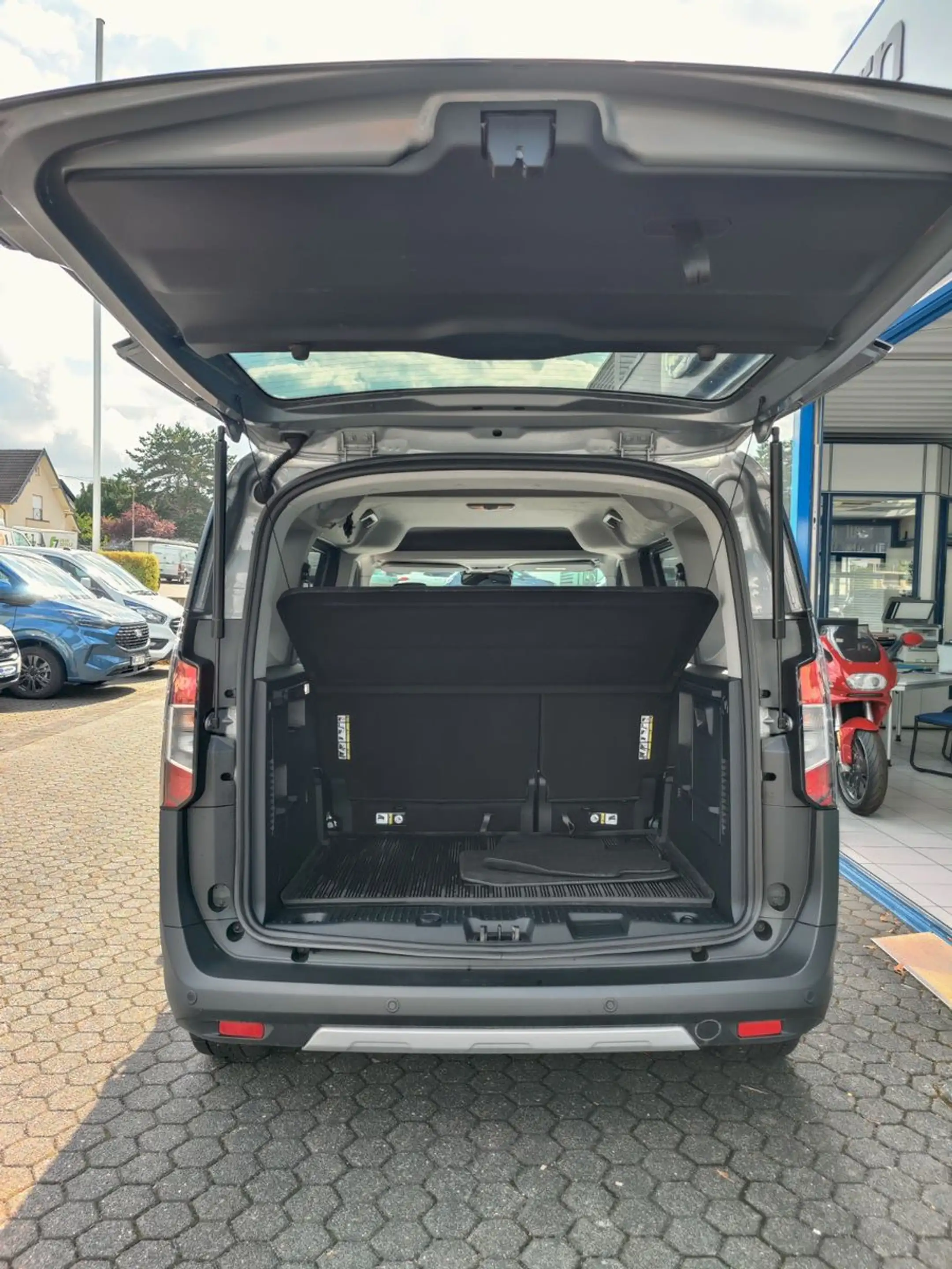 Ford Tourneo Courier Active Automatik — photo 8