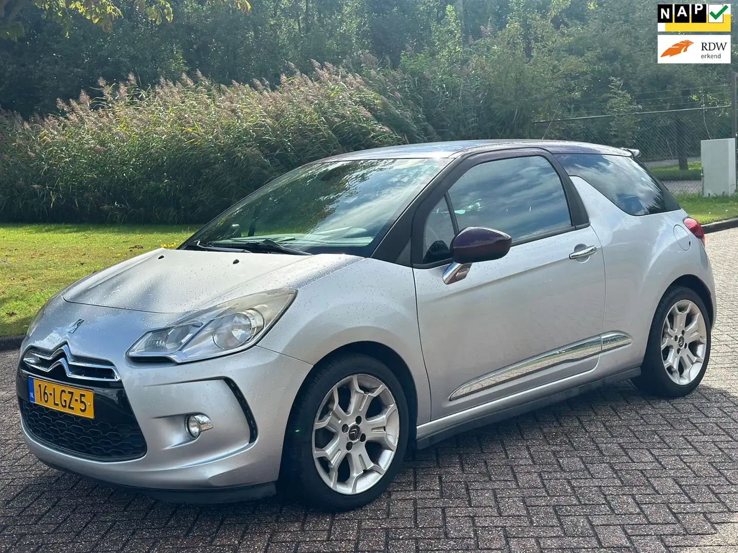 Citroen DS3 1.6 THP Sport Chic/AIRCO/CRUISE/NAVI/PARKEERSENS A Grau - 1