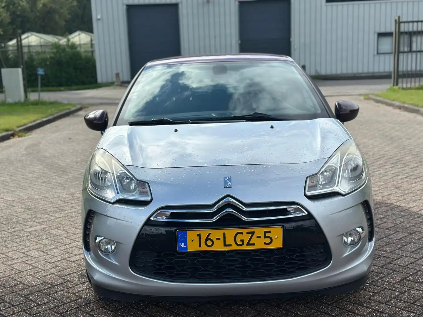 Citroen DS3 1.6 THP Sport Chic/AIRCO/CRUISE/NAVI/PARKEERSENS A Grau - 2