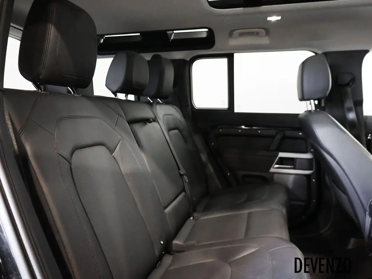 Land Rover Defender снимка Land Rover Defender