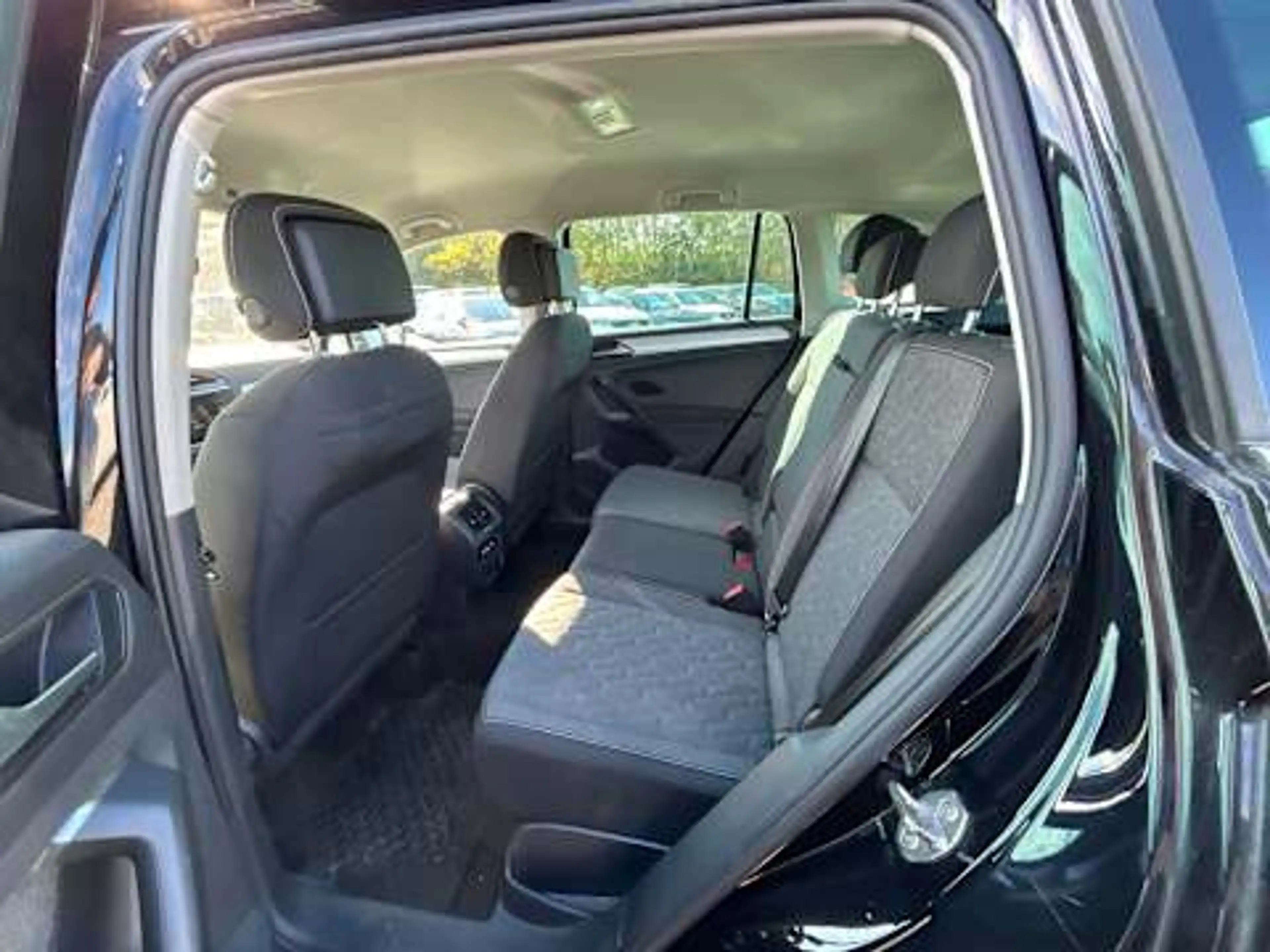 Volkswagen Tiguan Move 1.5 TSI Navi PDC Kamera AHK Sitzh. MFL — photo 5