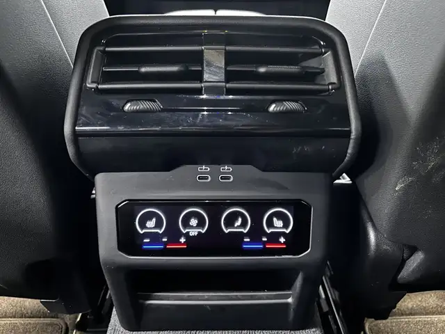 BMW 5 Series view 18