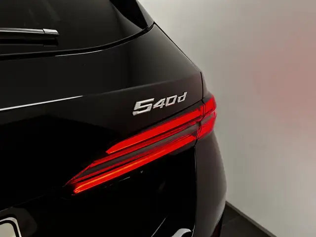 BMW 5 Series view 12