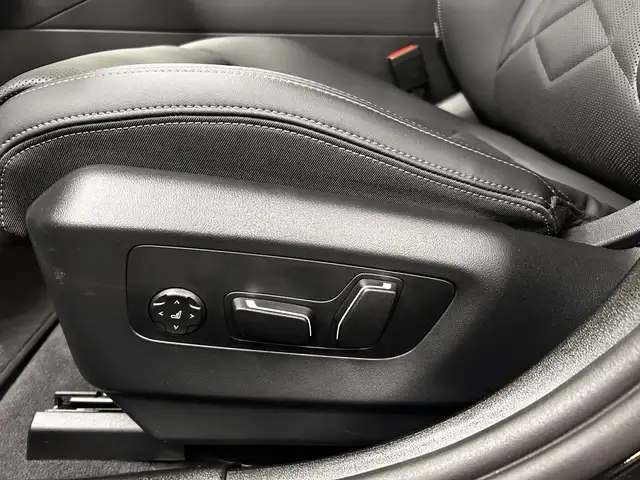 BMW 5 Series view 29