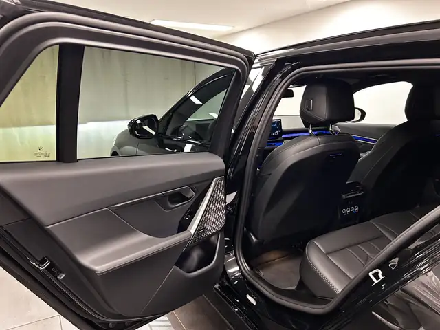 BMW 5 Series view 14