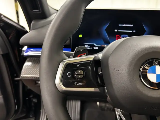 BMW 5 Series view 26