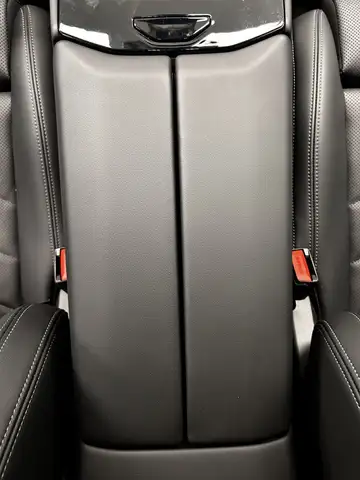 BMW 5 Series view 19
