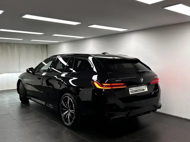 BMW 5 Series view 3