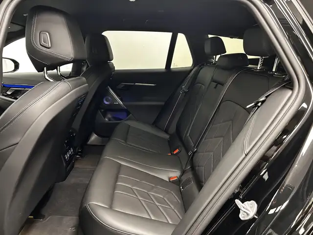BMW 5 Series view 15