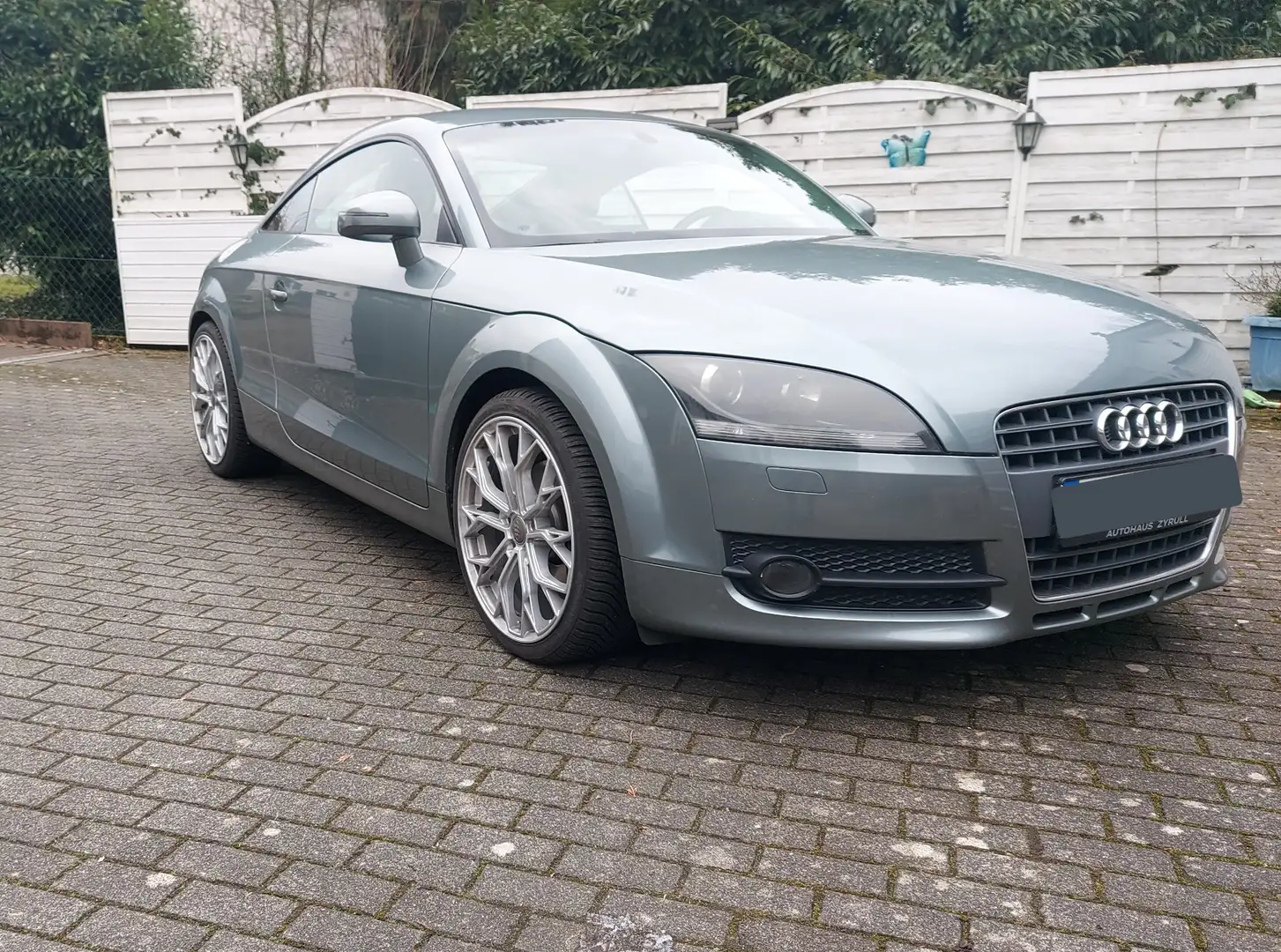 Audi TT Coupe 2.0 TFSI Grau - 1