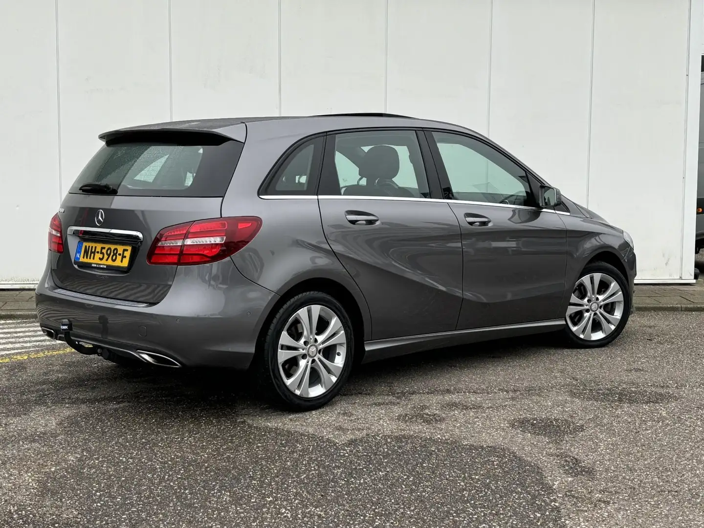 Mercedes-Benz B 180 B Automaat Urban Line | Ambition Pakket | Trekhaak Grijs - 2