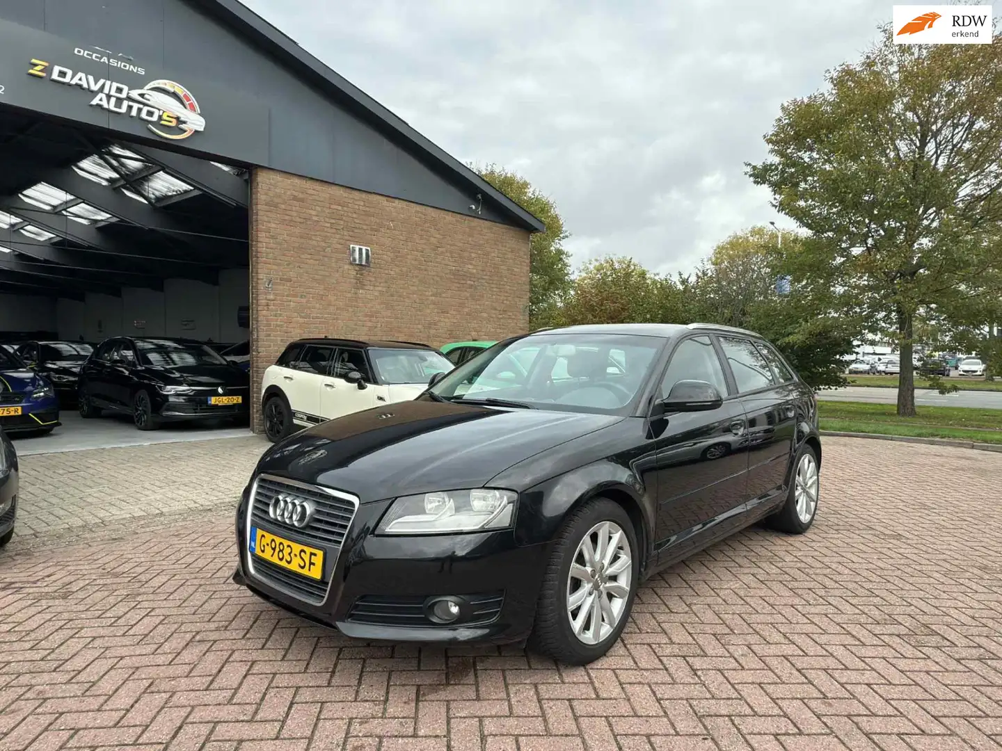 Audi A3 Sportback 1.8 TFSI Attraction Business Edition Zwart - 1
