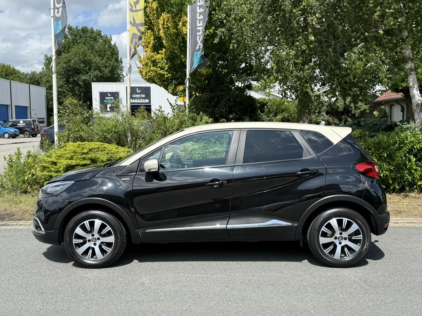 Renault Captur 0.9 TCe Limited 90PK Navi•Trekhaak Zwart - 2