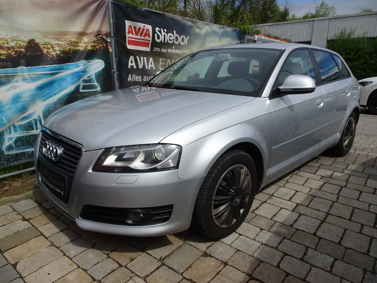 Audi A3 1.9 TDI Attraction-1,9TDI-Automatic-77KW-Top1A-USW Grau - 2
