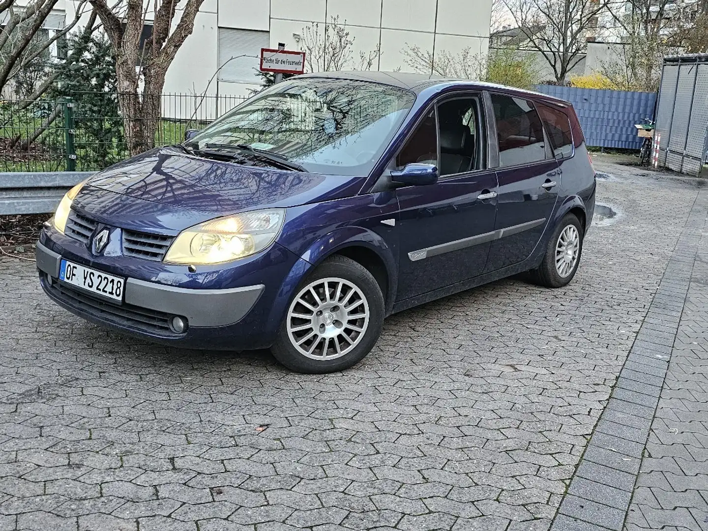Renault Grand Scenic 1.9 dCi FAP Dynamique Albastru - 1