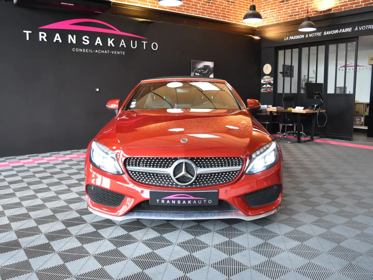 Mercedes-Benz C 200 Classe C Cabriolet 200 9G-Tronic AMG Line Rouge - 2