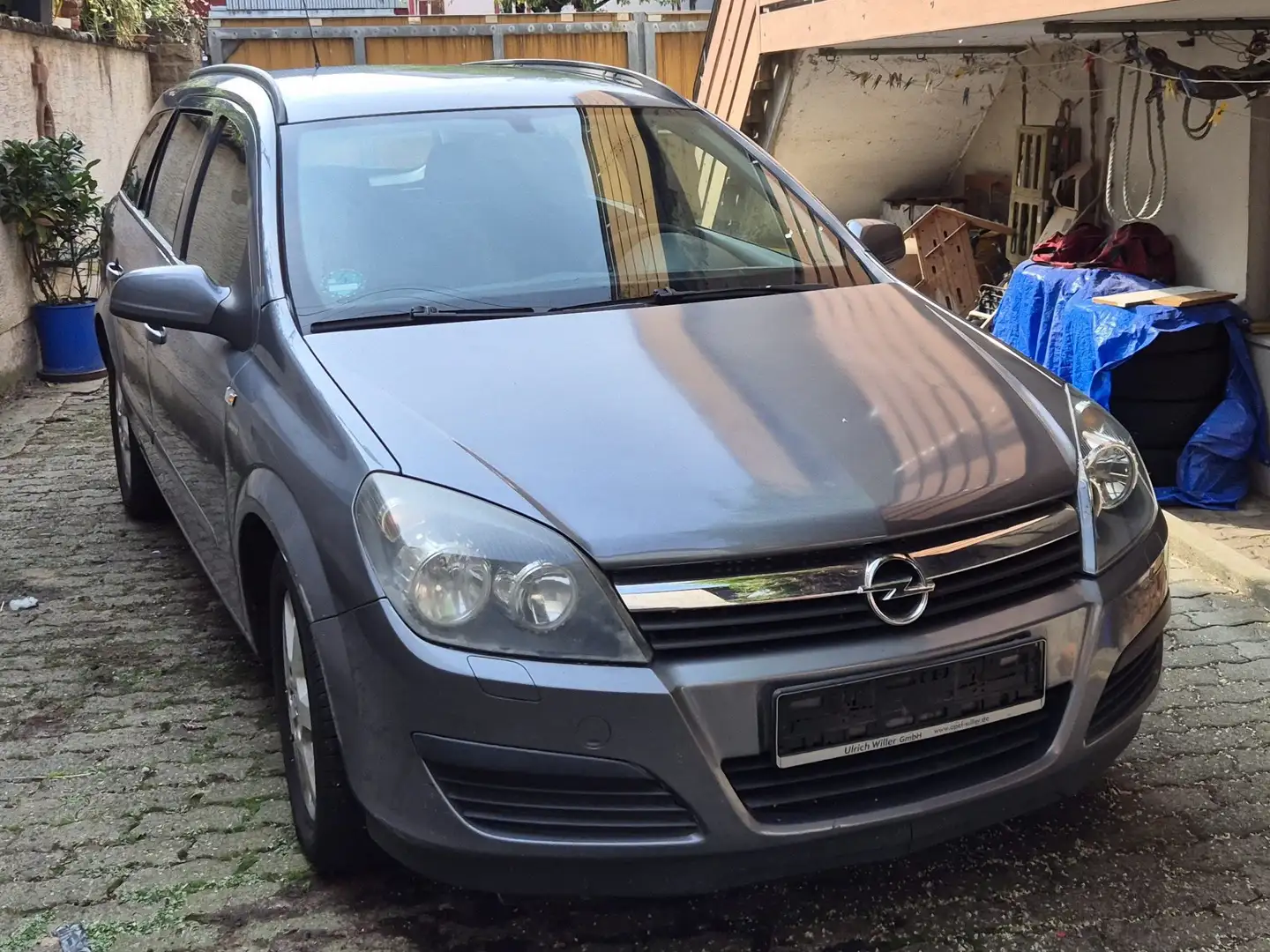 Opel Astra H Caravan 1.6 l Twinport Grau - 2