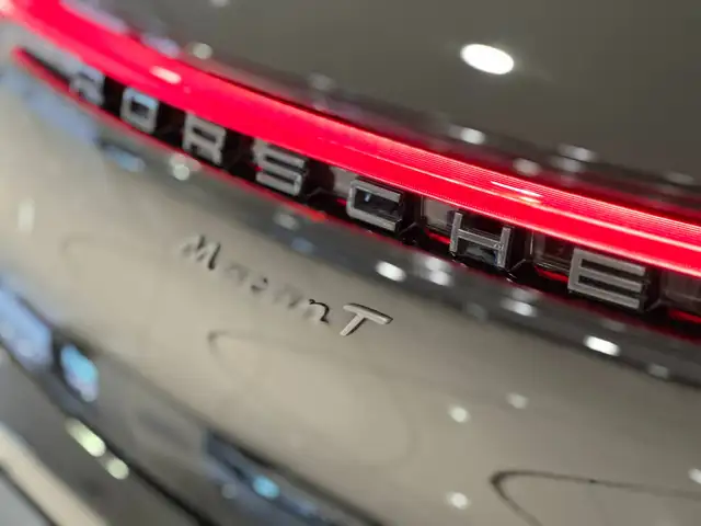 Porsche Macan view 16