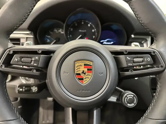 Porsche Macan view 19