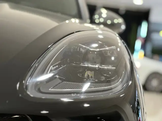 Porsche Macan view 17