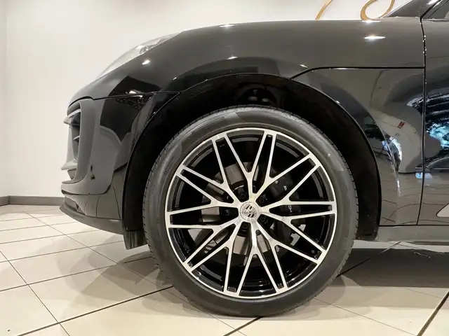 Porsche Macan view 8