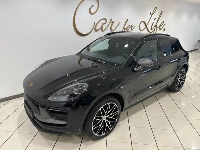 Porsche Macan view 3