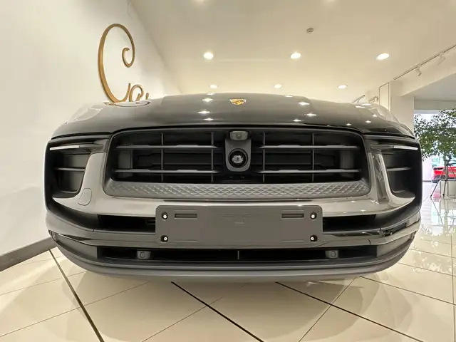 Porsche Macan view 10