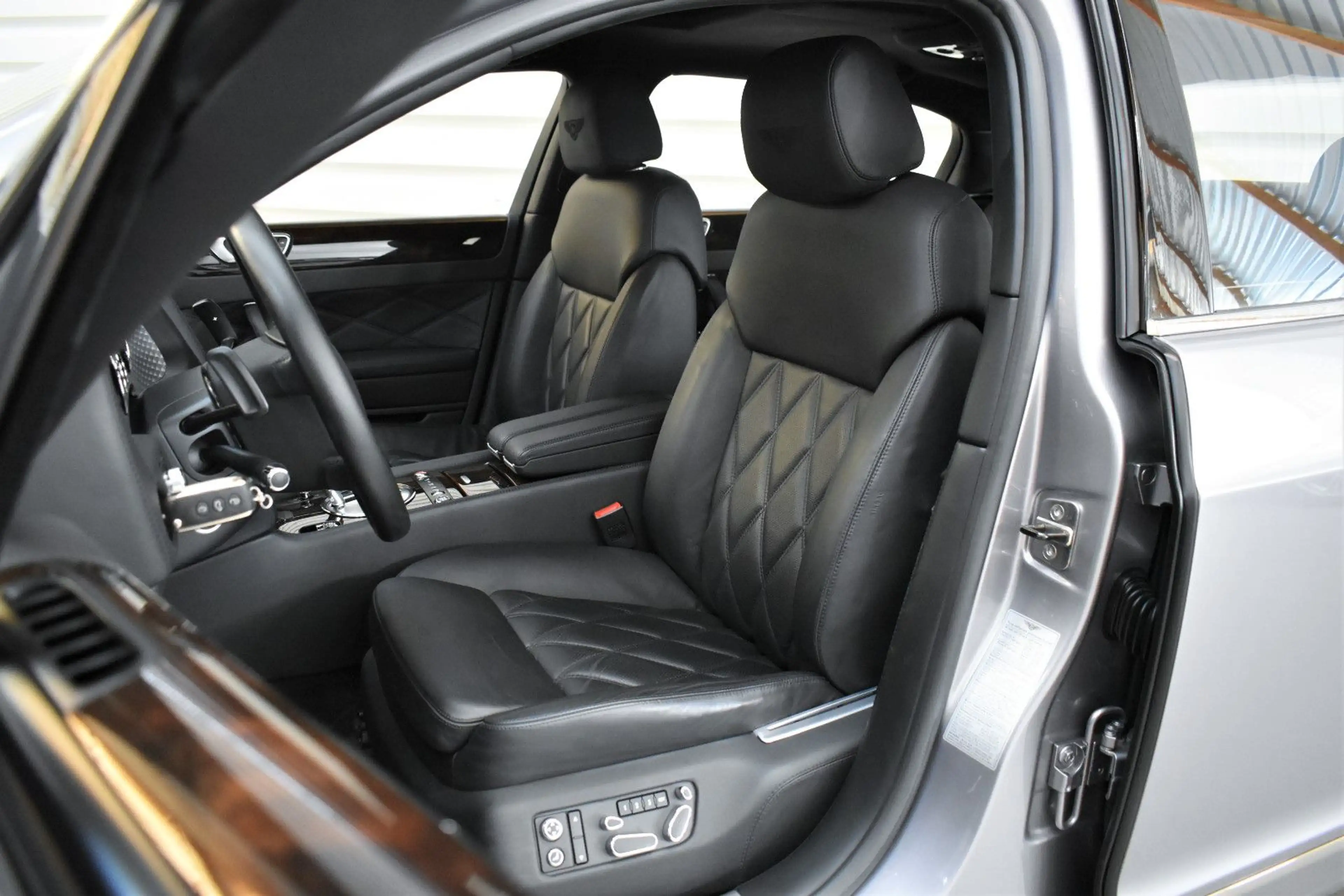 Bentley Flying Spur +Massage+Schiebedach+SHZ — photo 10