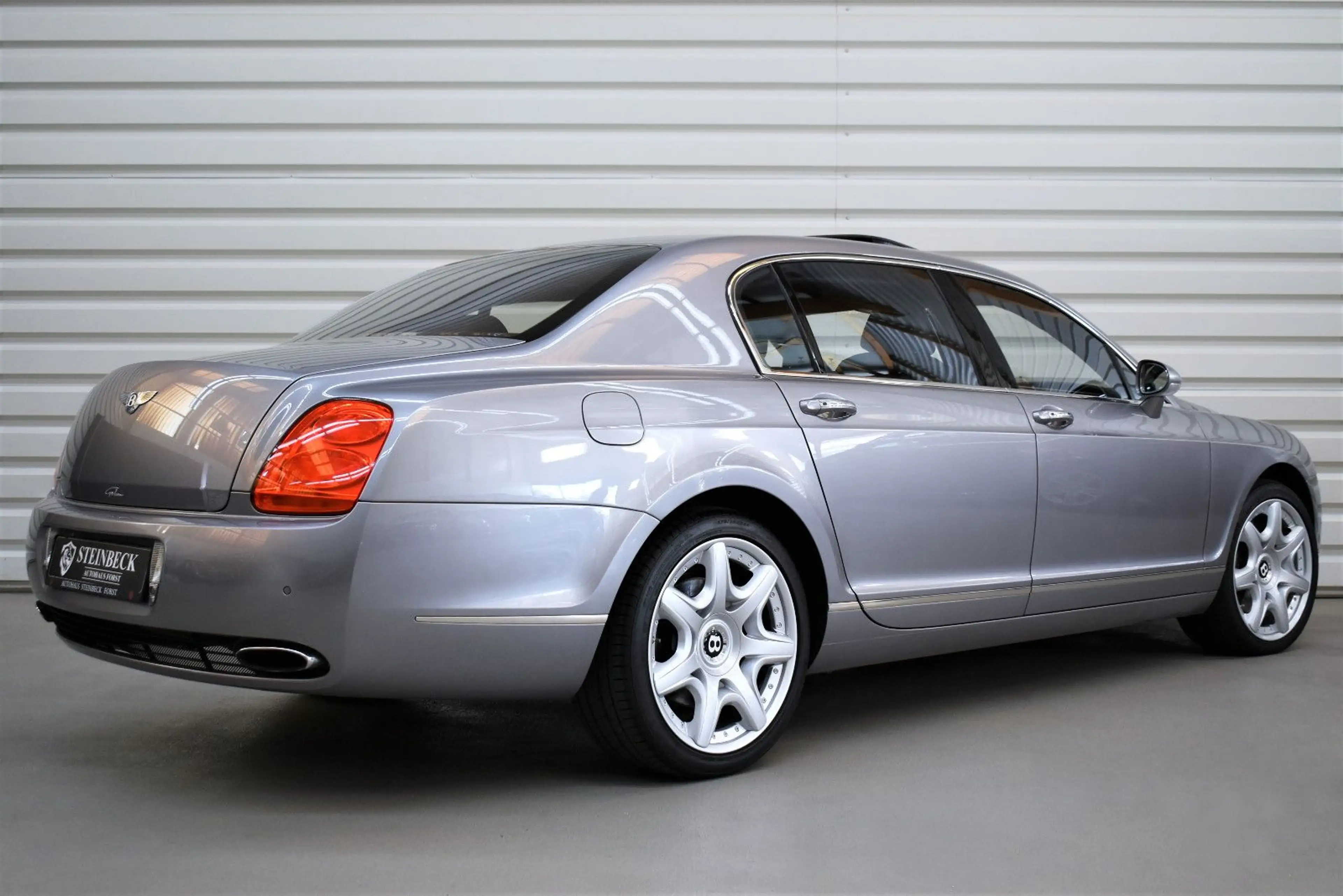 Bentley Flying Spur +Massage+Schiebedach+SHZ — photo 4