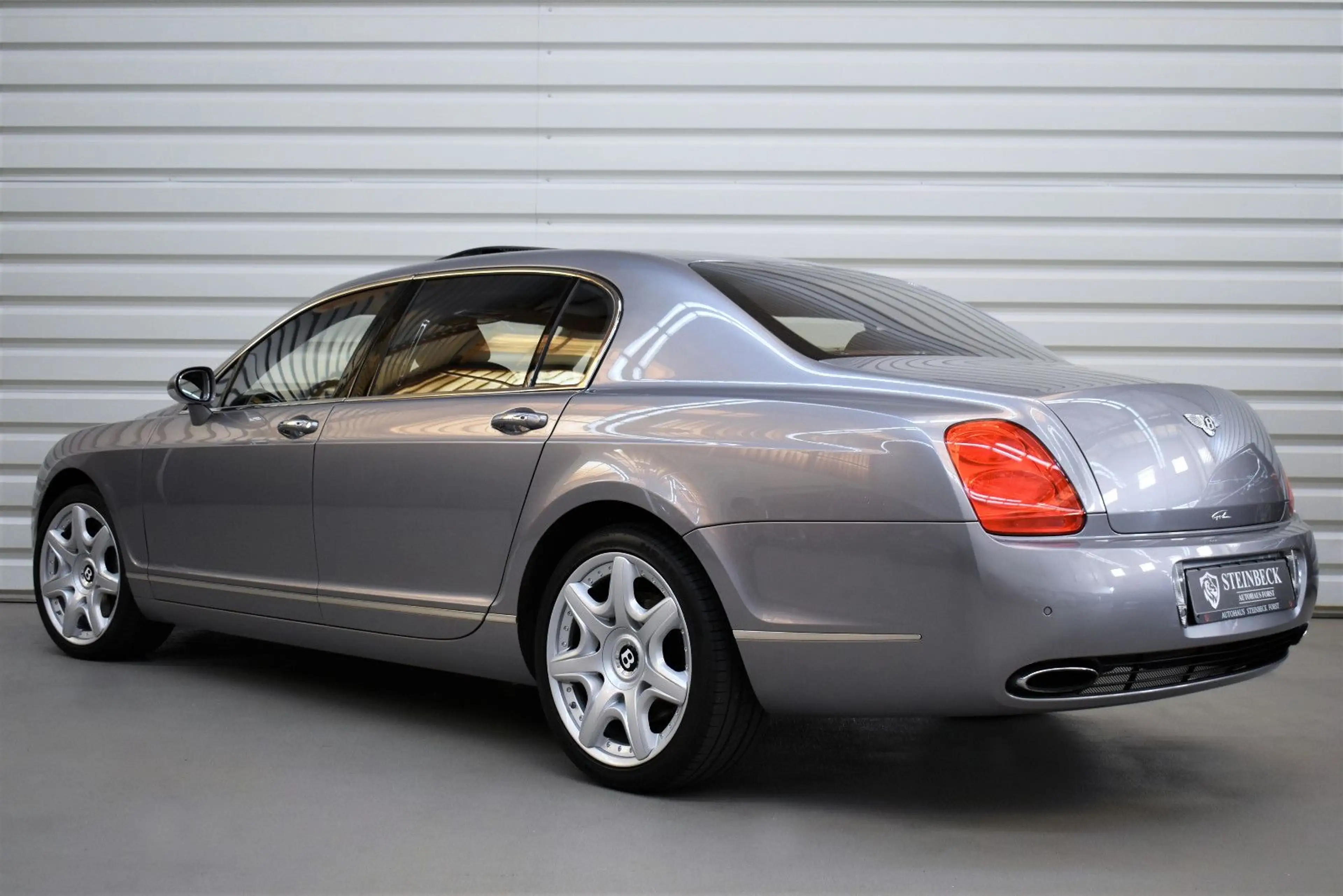 Bentley Flying Spur +Massage+Schiebedach+SHZ — photo 2