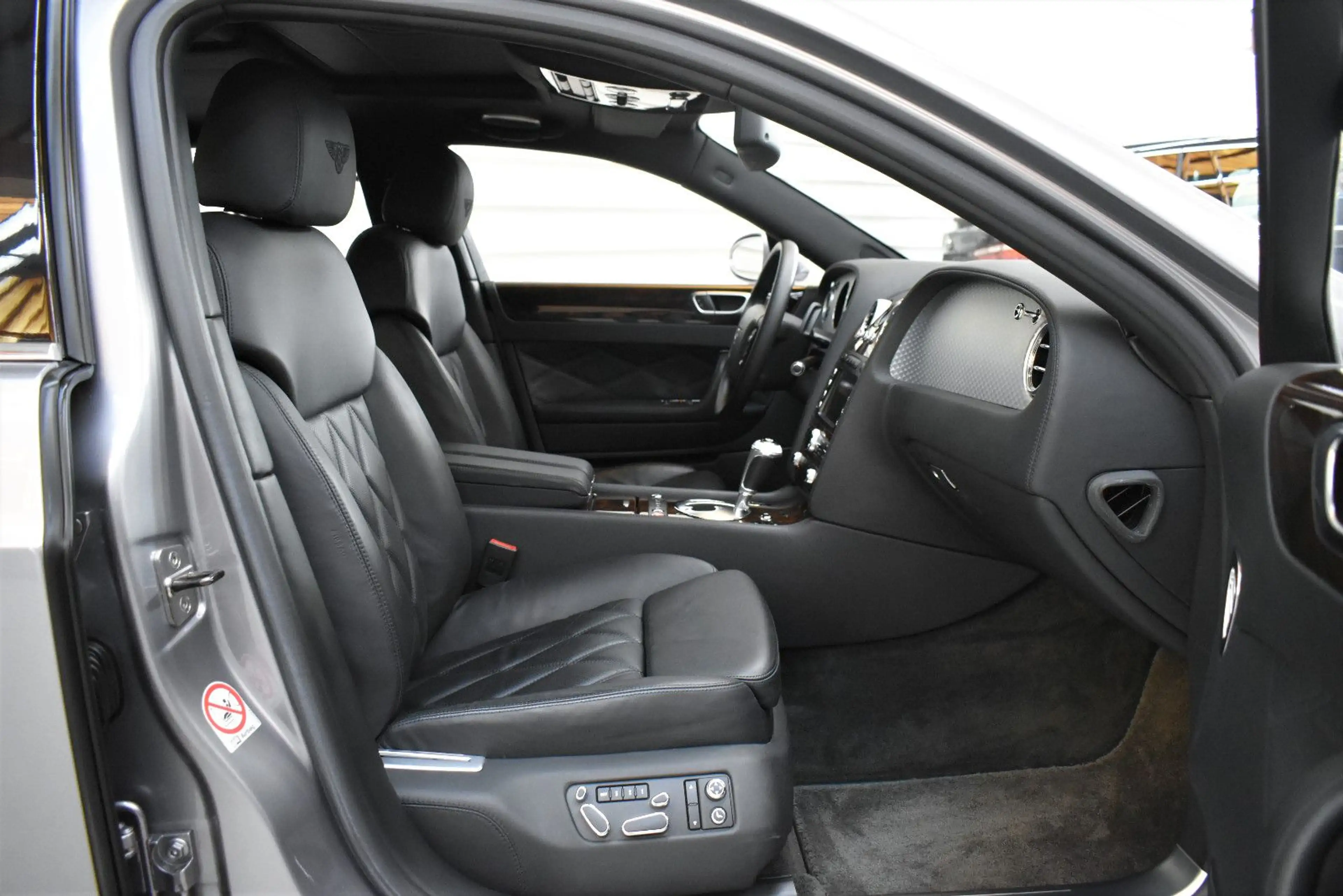 Bentley Flying Spur +Massage+Schiebedach+SHZ — photo 13