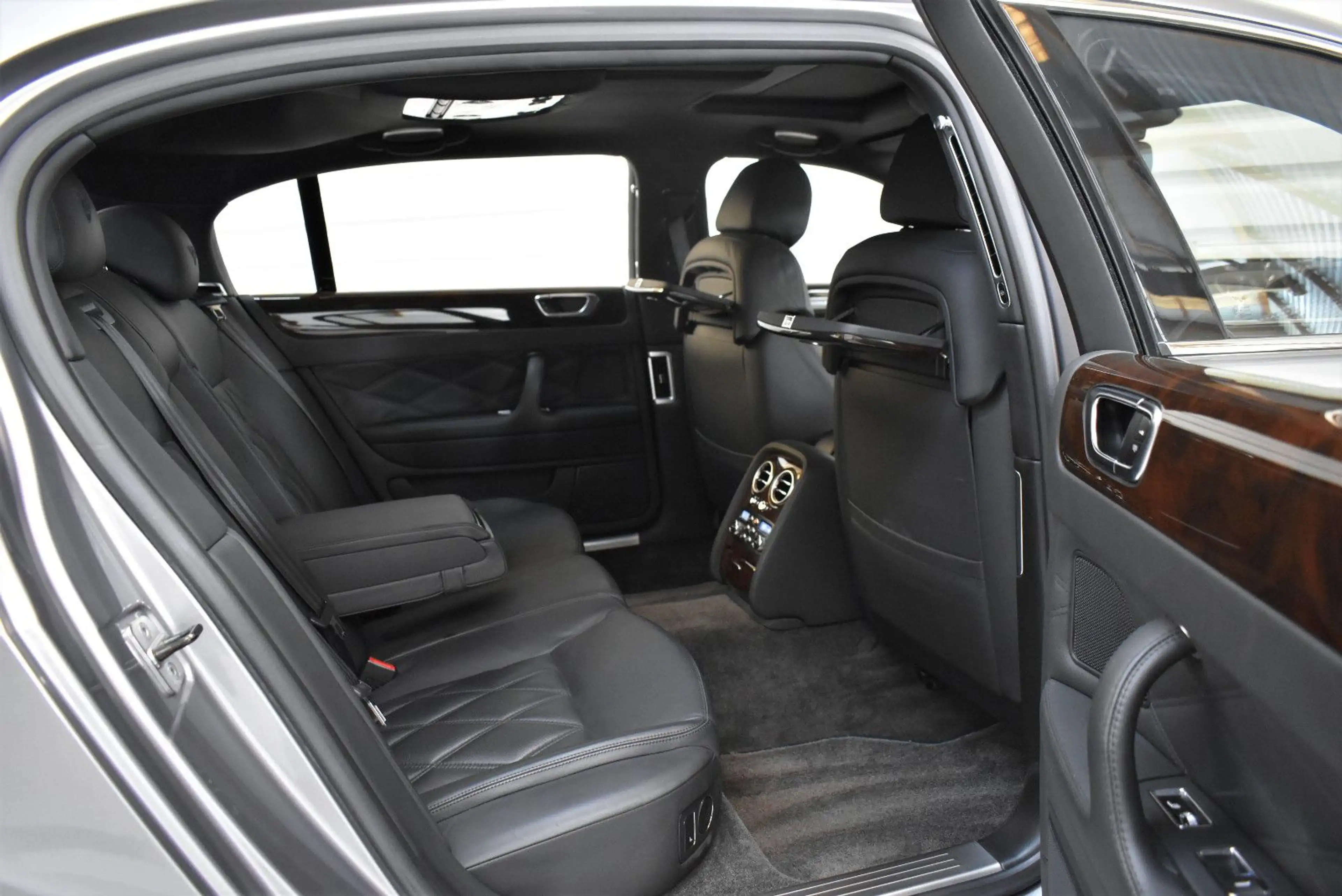 Bentley Flying Spur +Massage+Schiebedach+SHZ — photo 15