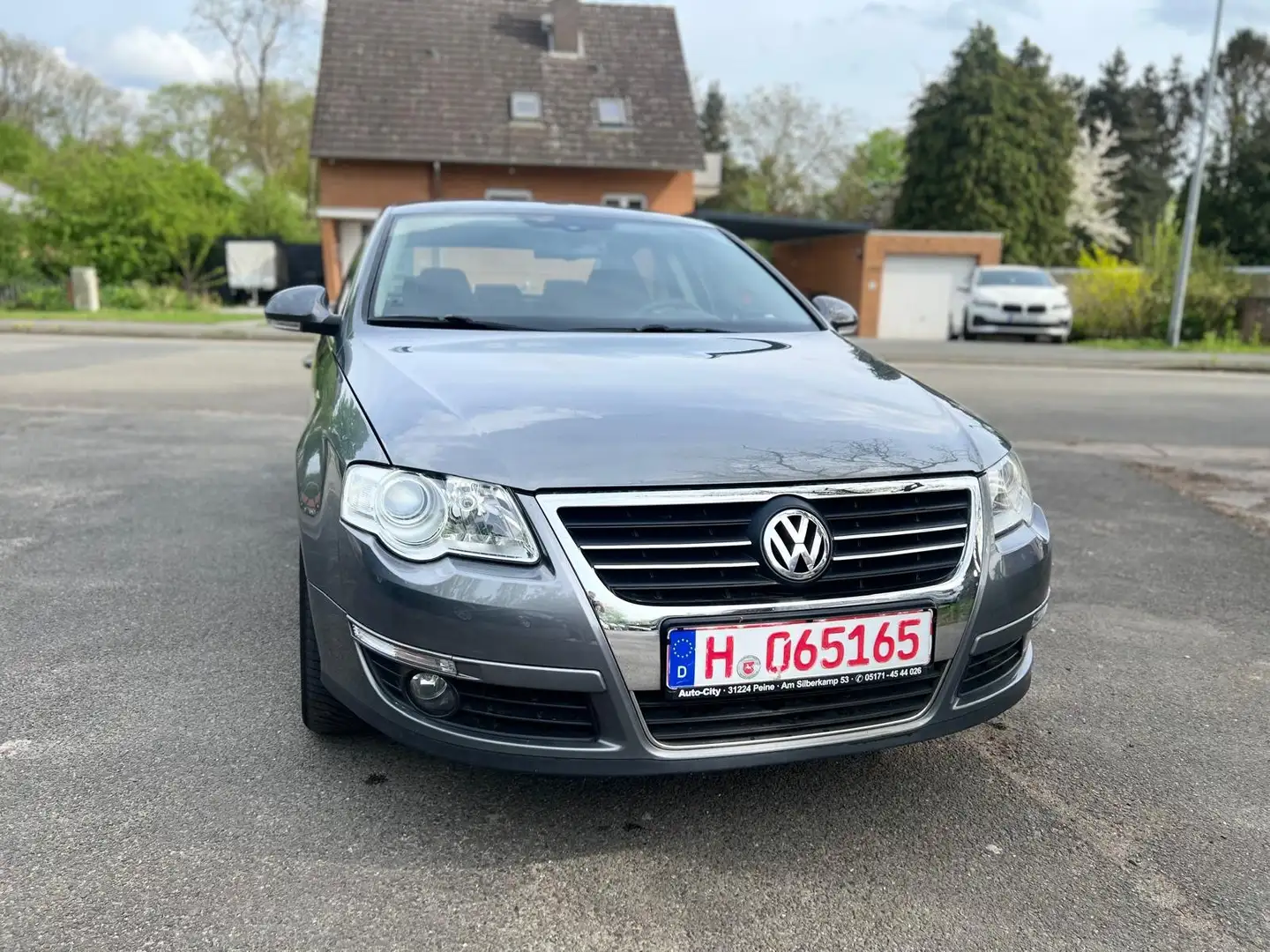 Volkswagen Passat siva - 1