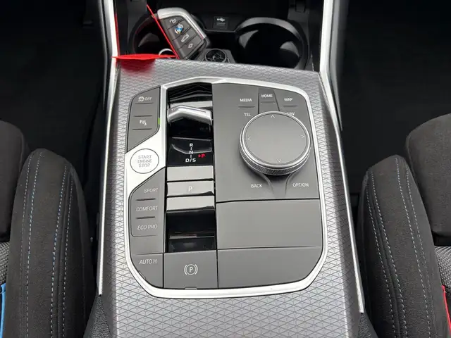 BMW 3 Series view 14