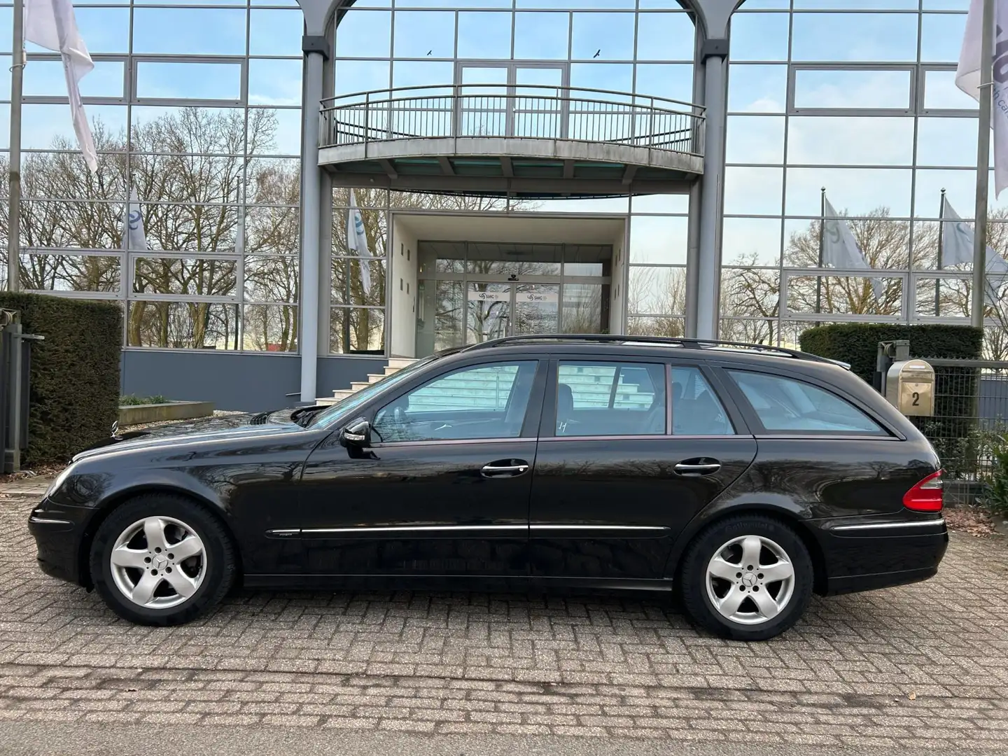 Mercedes-Benz E 280 Estate Avantgarde aut,leer,navi,trekh. Negro - 2