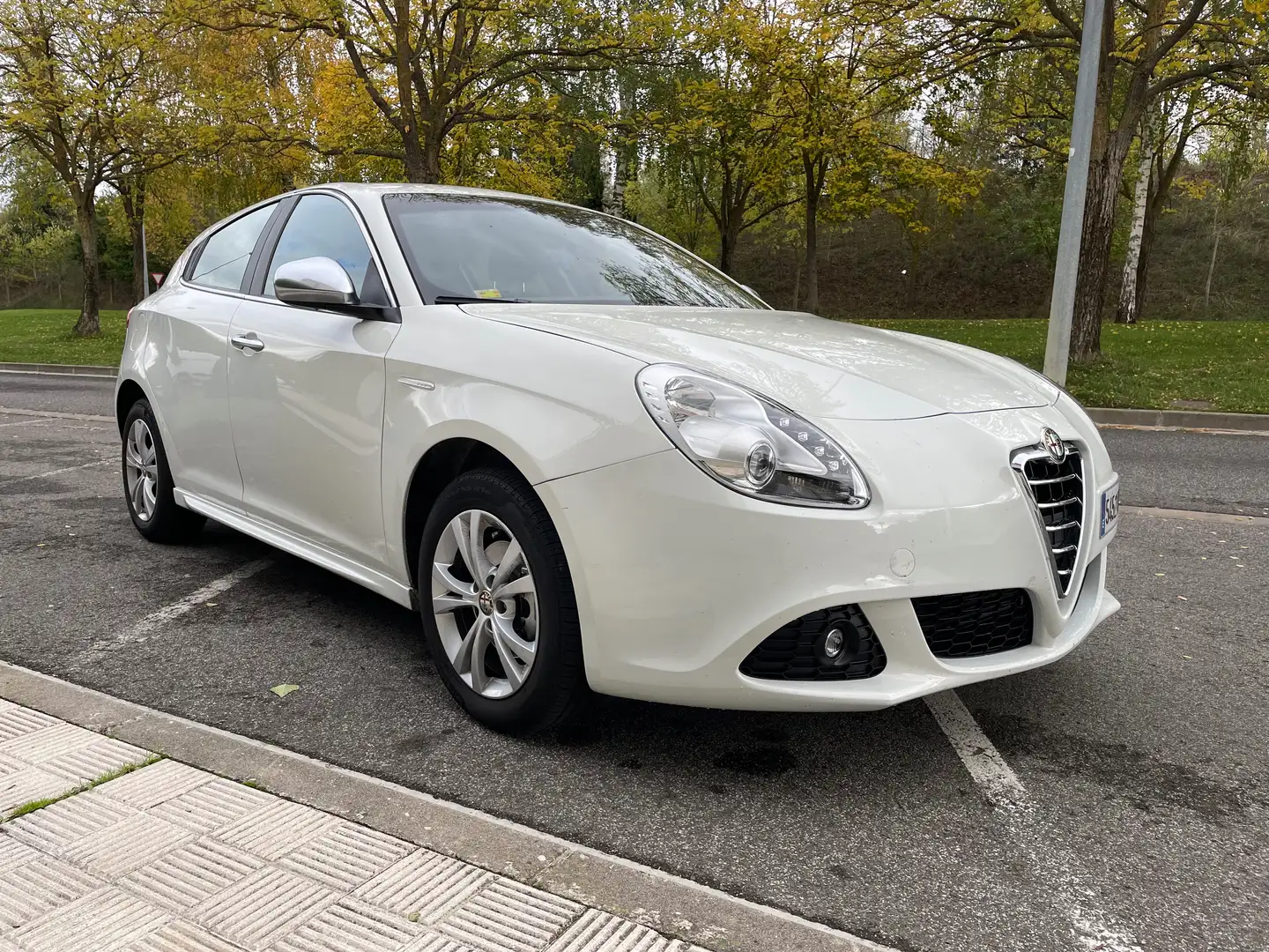 Alfa Romeo Giulietta 2.0JTDm Distinctive 140 Blanco - 1